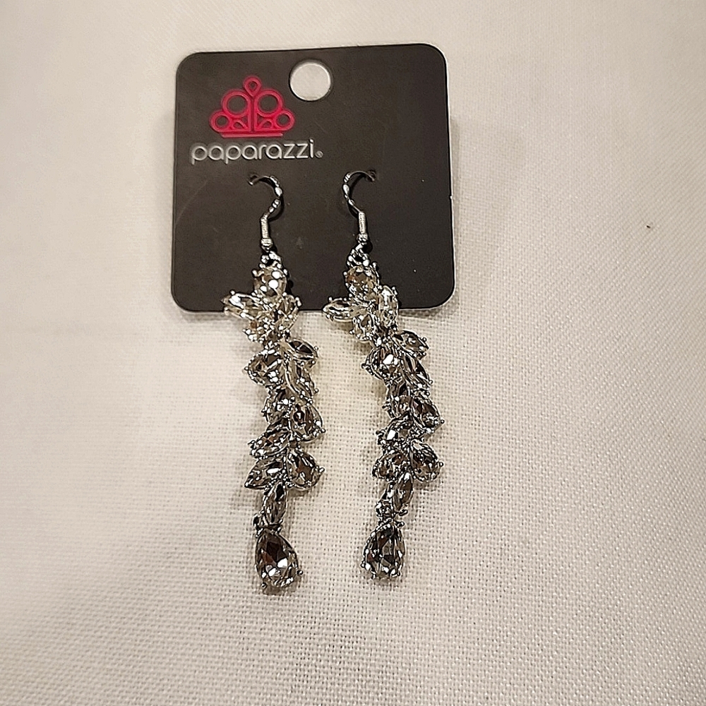 NWT Silver Rhinestone Chandelier Earrings w/Posts